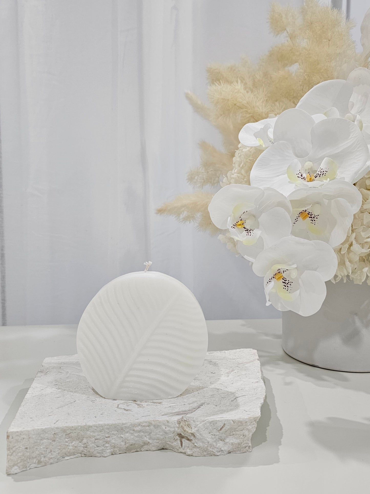 Round Leaf Candle