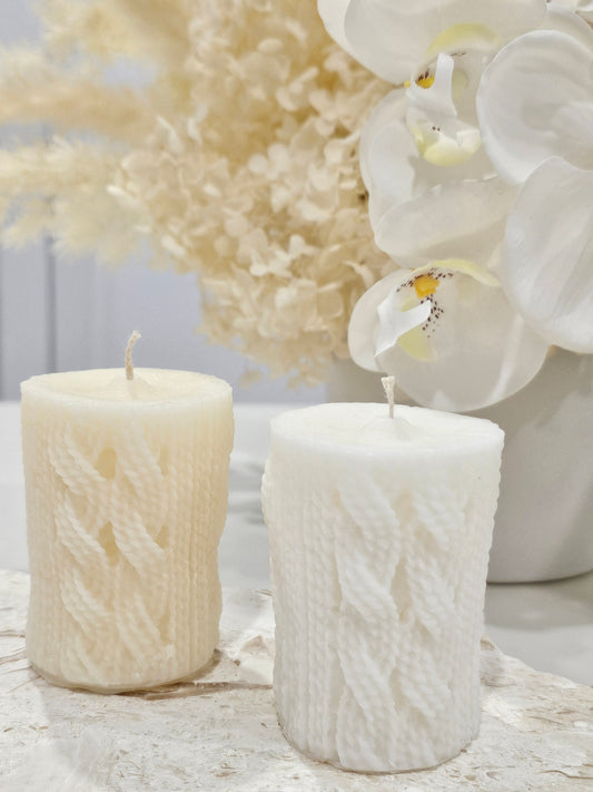 Knotted Wool Pillar